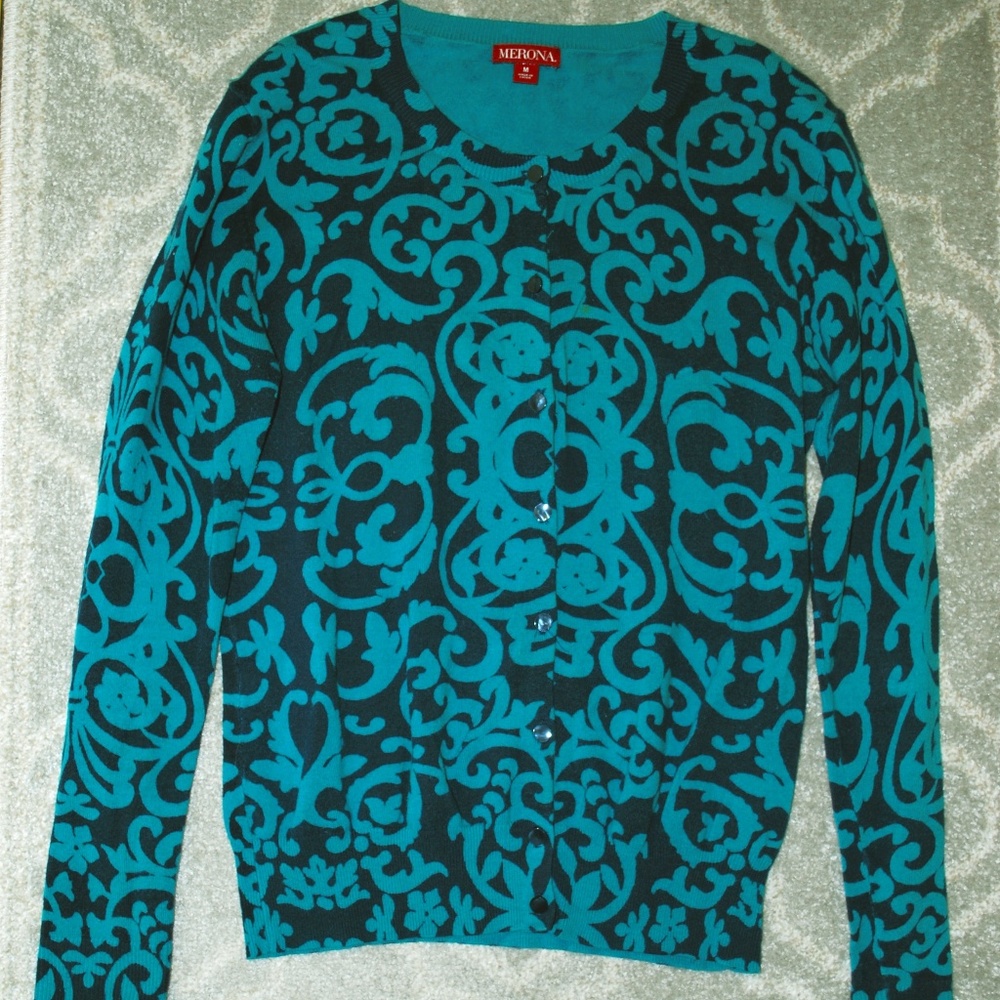 Button Down sweater in Women